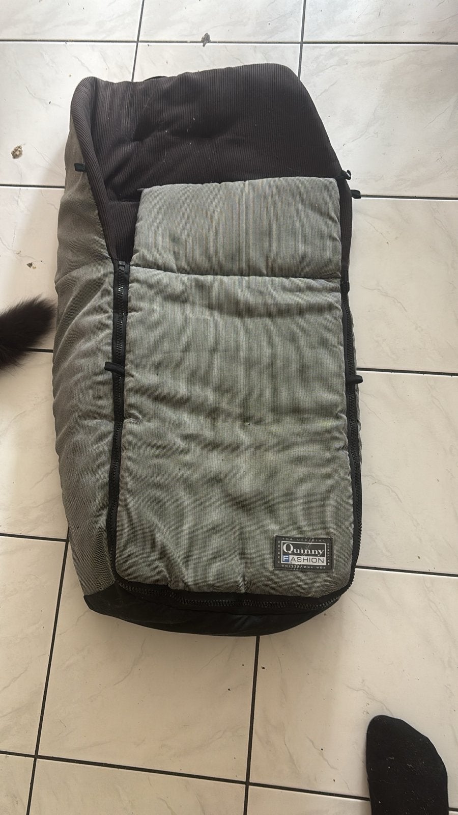 Quinny Voetenzak - Grijs/Zwart - Comfortabel en Warm, Ophalen, Gebruikt, Kinderwagen, Quinny