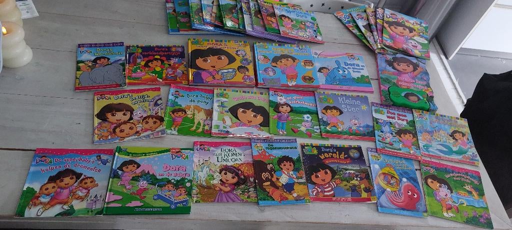 dora boekjes poppetjes €10, Boeken, Ophalen of Verzenden, Gelezen, Fictie algemeen