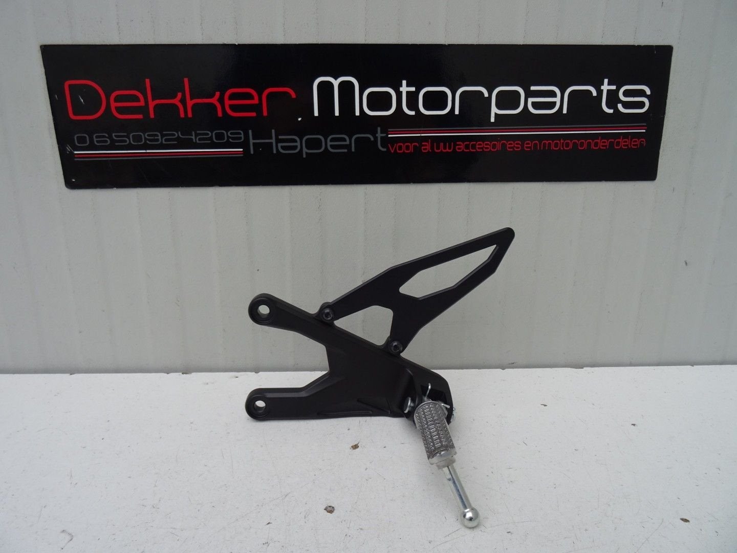 Linker Schetsplaat / Voetsteun links Yamaha YZF R1 2015-2025, Motoren, -, -, Nieuw, Ophalen of Verzenden