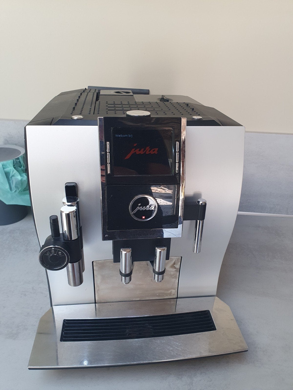 Jura Z9 volautomatische koffiemachine, Witgoed en Apparatuur, Koffiezetapparaten, Gebruikt, 10 kopjes of meer, Koffiemachine, Afneembaar waterreservoir