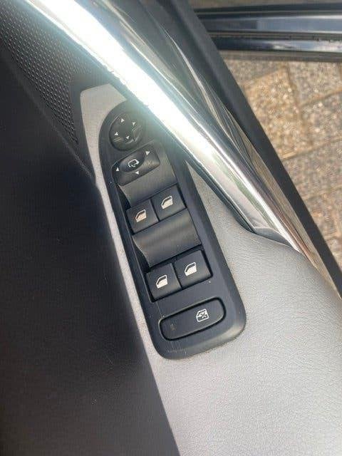 Foto 21 van Peugeot 308 1.6 THP CC 2013 INRUIL MOGELIJK