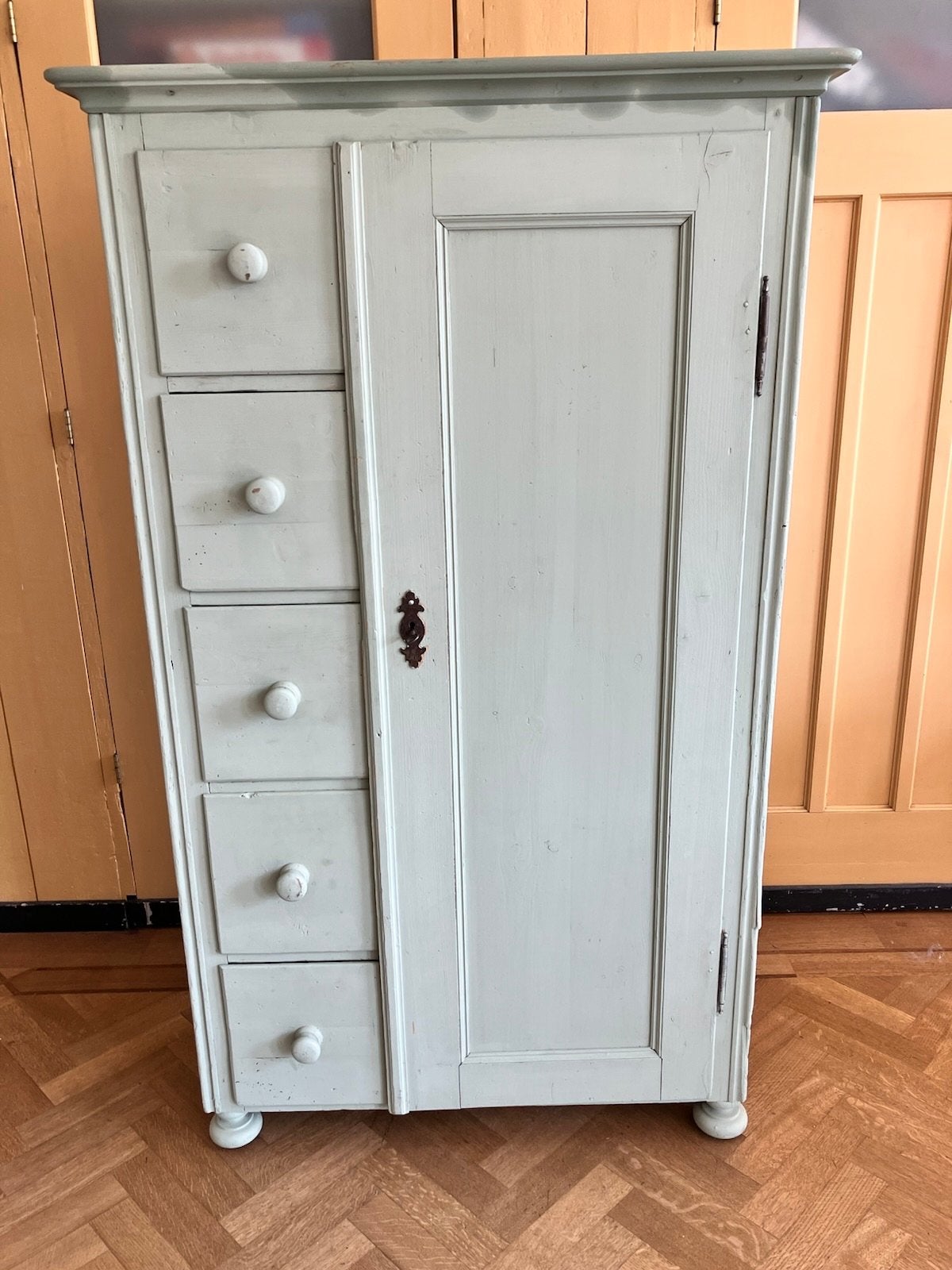 Mooie oude houten kast met lades en planken, Ophalen