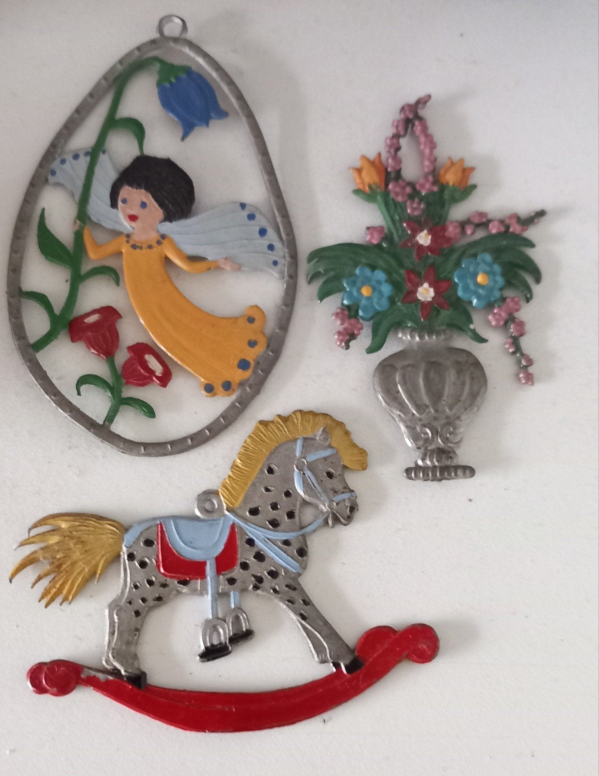 vintage tinnen mini hangertjes., Ophalen of Verzenden