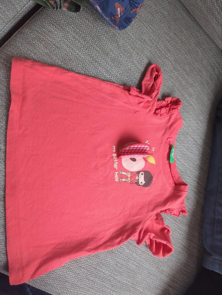 Benneton rood topje met appel , maat 74, Kinderen en Baby's, Babykleding | Maat 74, Gebruikt, Meisje, Ophalen of Verzenden, Onbekend
