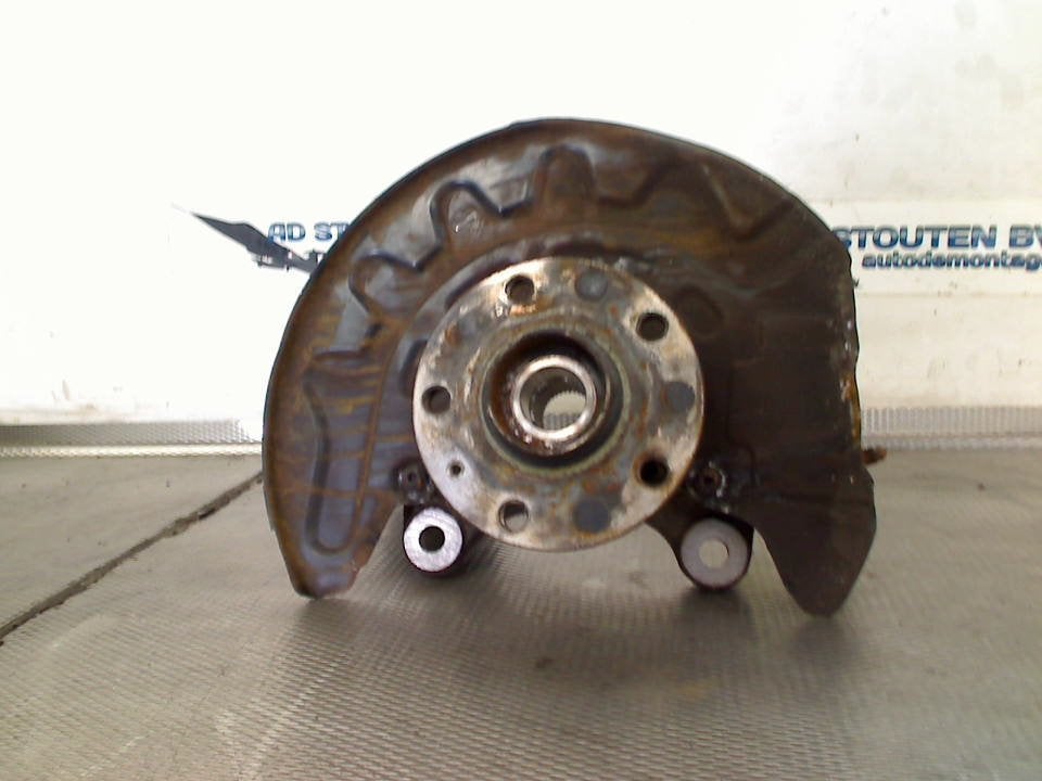 Fusee Links Voor Volkswagen Golf Sportsvan (AUVS) 2014, Gebruikt, Volkswagen, Volkswagen AG, Kundenbetreuung@volkswagen.de