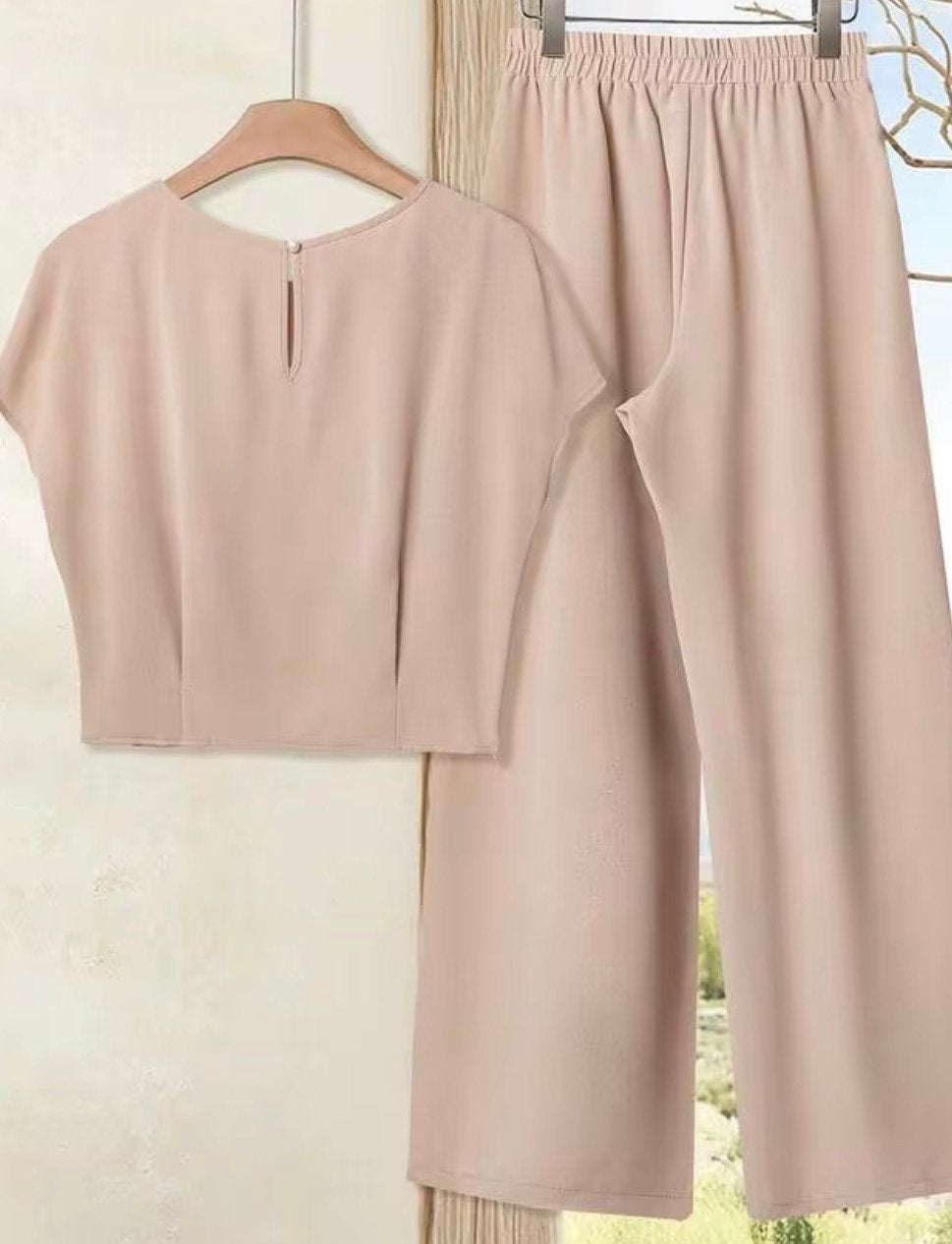 Mooi comfy pak , Broek +Top, Ophalen of Verzenden, Zo goed als nieuw, Maat 38/40 (M), Beige