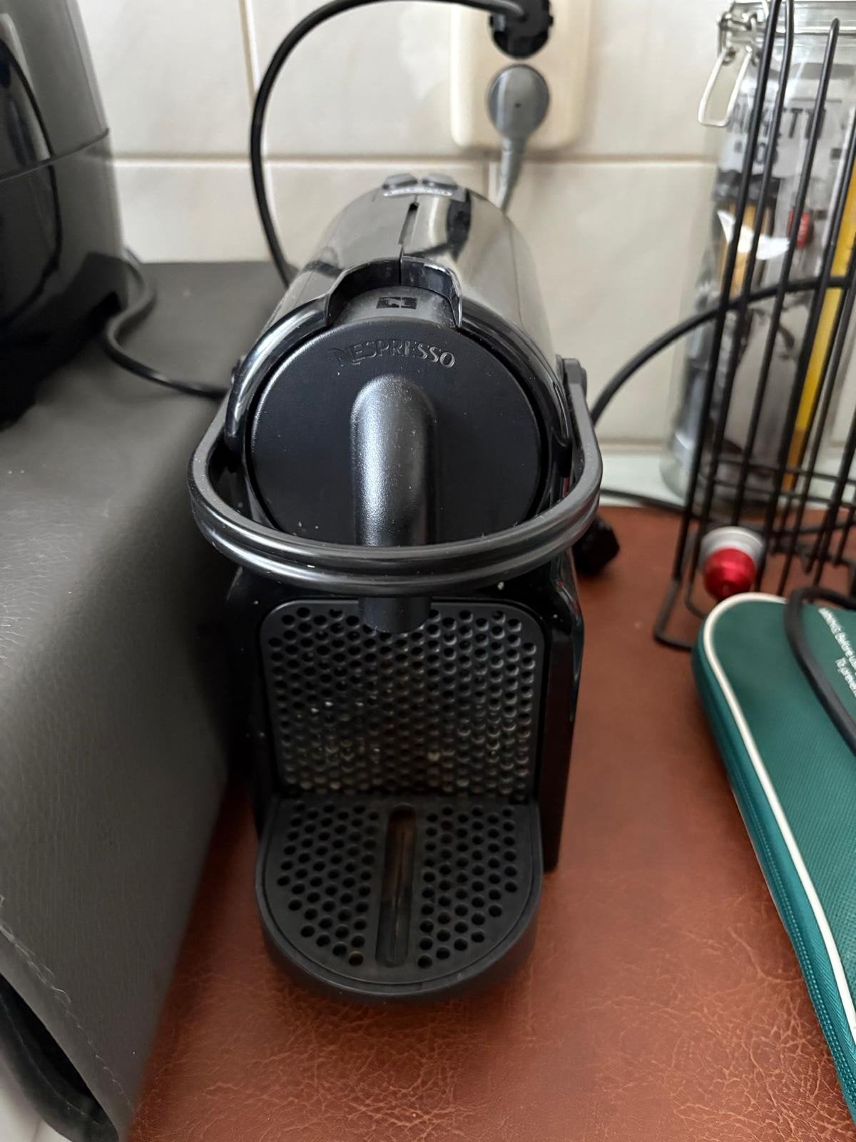 DeLonghi Nespresso Inissia Koffiecupmachine Zwart, Witgoed en Apparatuur, Koffiezetapparaten, Ophalen, Koffiepads en cups, Espresso apparaat