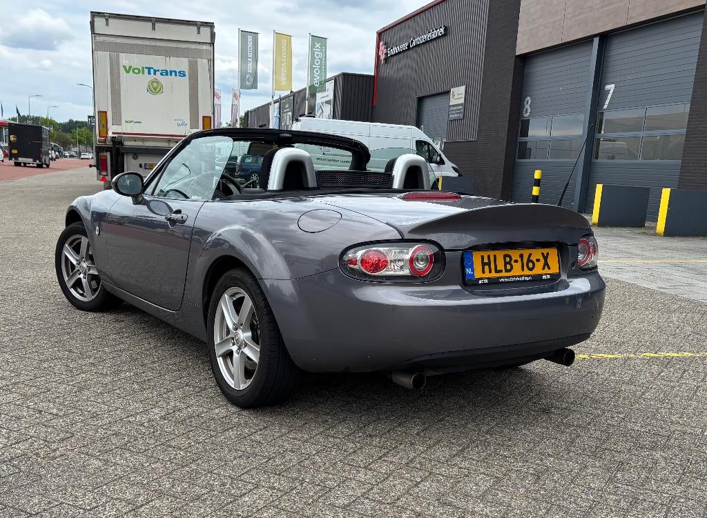 Mazda MX-5 1.8 Touring 2006 | Incl. winterbanden | Nieuw APK, Zwart, 4 cilinders, Cabriolet, 0 kg