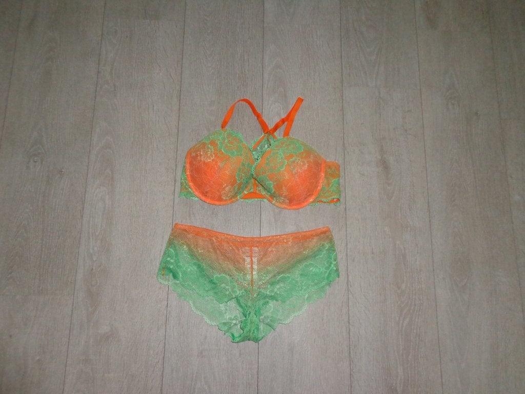 lingeriesetjes en BH's, diverse merken en maten, Ophalen of Verzenden, Overige kleuren, Setje
