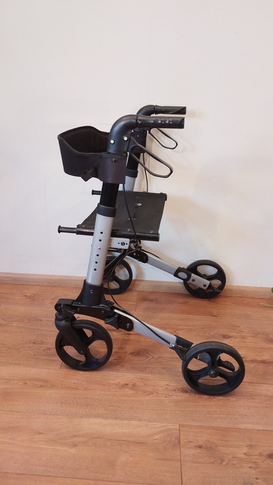 Dubbel  opvouwbare rollator     voor mee op reis, Diversen, Rollators, Ophalen of Verzenden, Opvouwbaar, Zo goed als nieuw