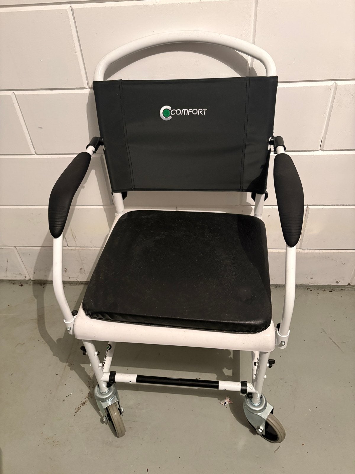 Verrijdbare douche - en toiletstoel, Ophalen, Zo goed als nieuw