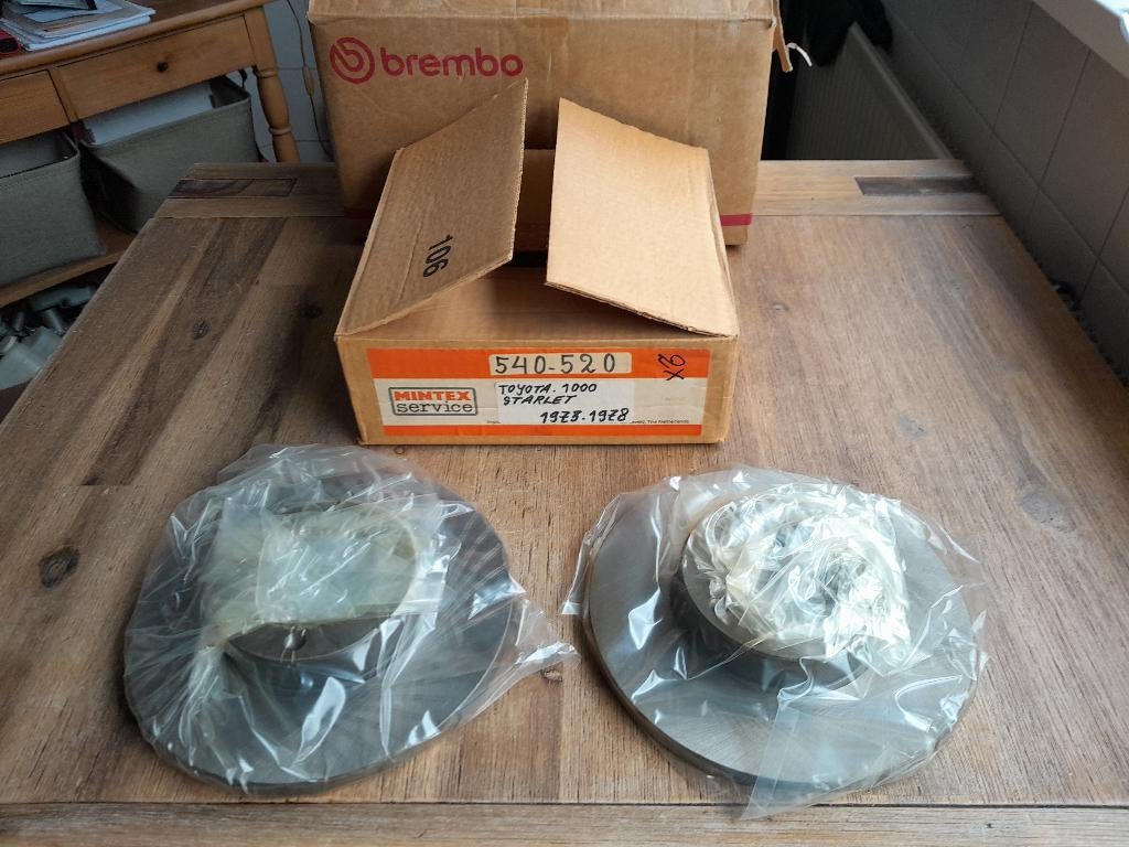 REMSCHIJF SET - NIEUW - TOYOTA STARLET - 1973 > 1978, Verzenden, Nieuw, Toyota