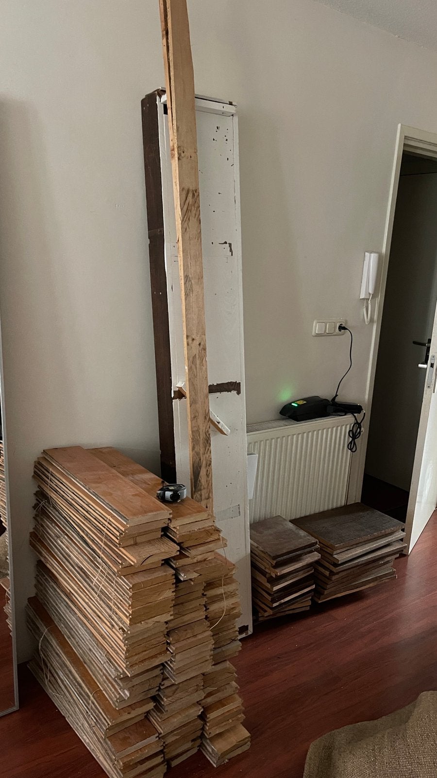 Free wood - gratis (floor boards and leftover closet wood), Doe-het-zelf en Verbouw, Vloerdelen en Plavuizen, Ophalen, 50 tot 150 cm