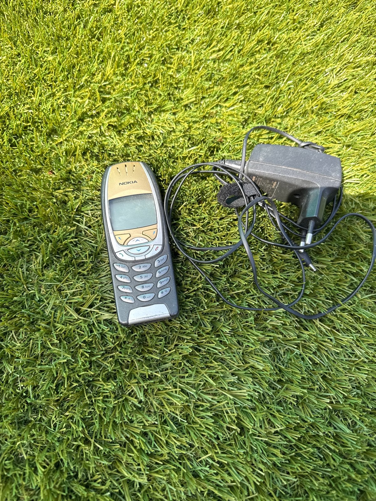 Nokia 6310 met oplader - Klassieke mobiele telefoon, Telecommunicatie, Mobiele telefoons | Nokia, Ophalen, Gebruikt, Geen camera