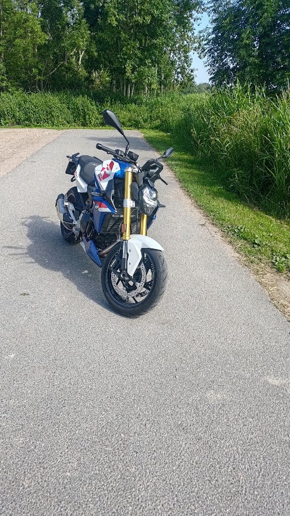BMW F900R Sport 2024 (3734km), Motoren, Handvatverwarming, Motorrijbewijs A, Particulier, Meer dan 35 kW