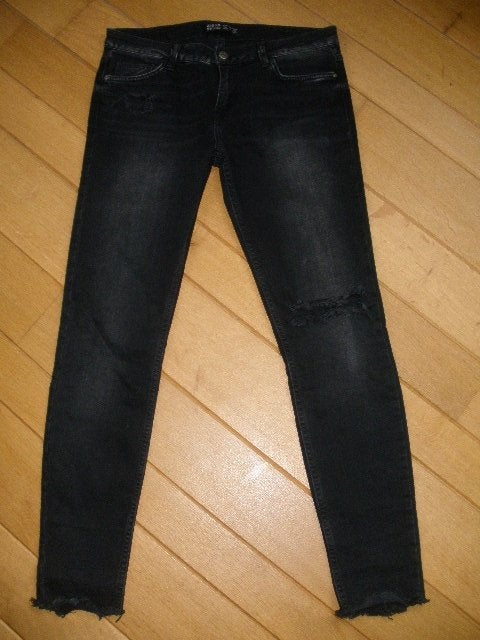 ZARA spijkerbroek zwart rafels maat 38, Kleding | Dames, Ophalen of Verzenden, Zo goed als nieuw, Zwart, W30 - W32 (confectie 38/40)