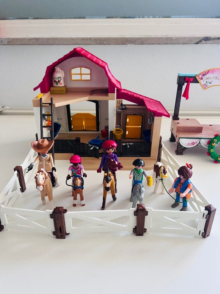 Playmobil country ponypark 6927 + spirit kerstmis 70396, Kinderen en Baby's, Gebouw, Complete set, Ophalen of Verzenden, Zo goed als nieuw