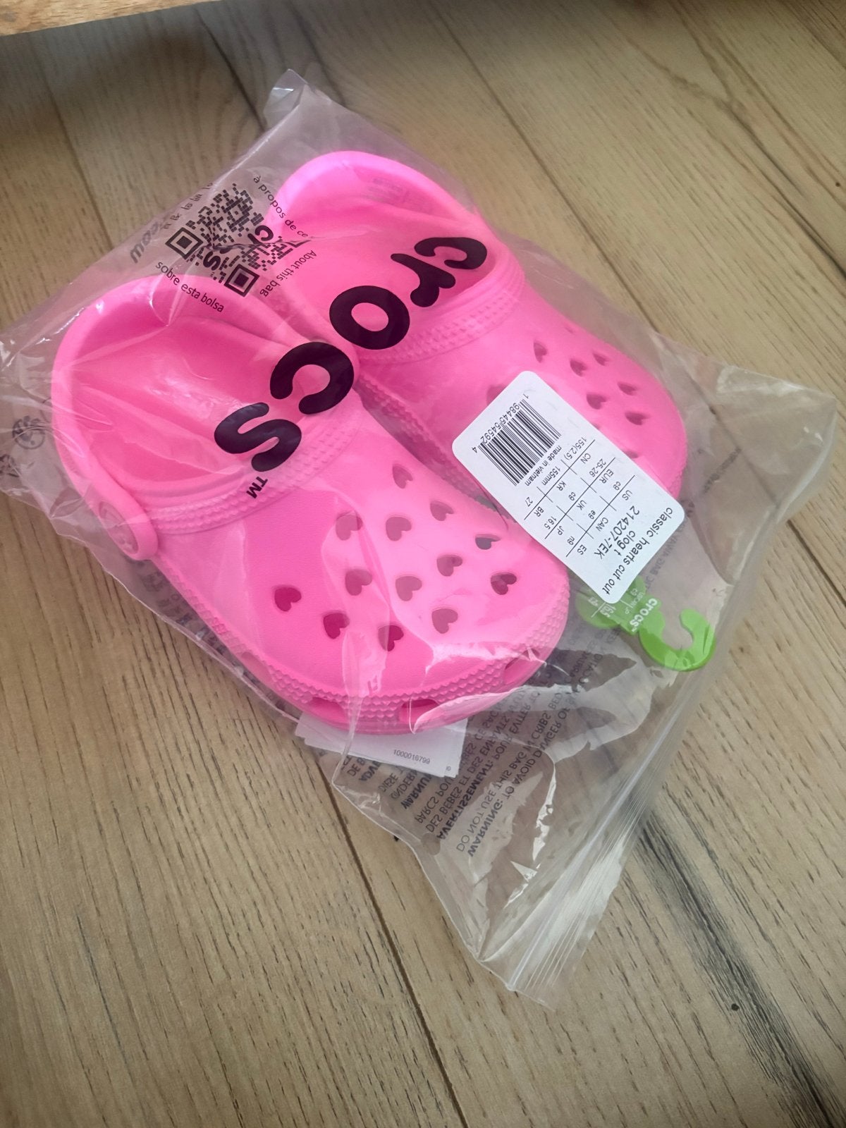 Nieuwe roze Crocs met hartjes, maat 25-26, Meisje, Schoenen, Nieuw, Ophalen of Verzenden