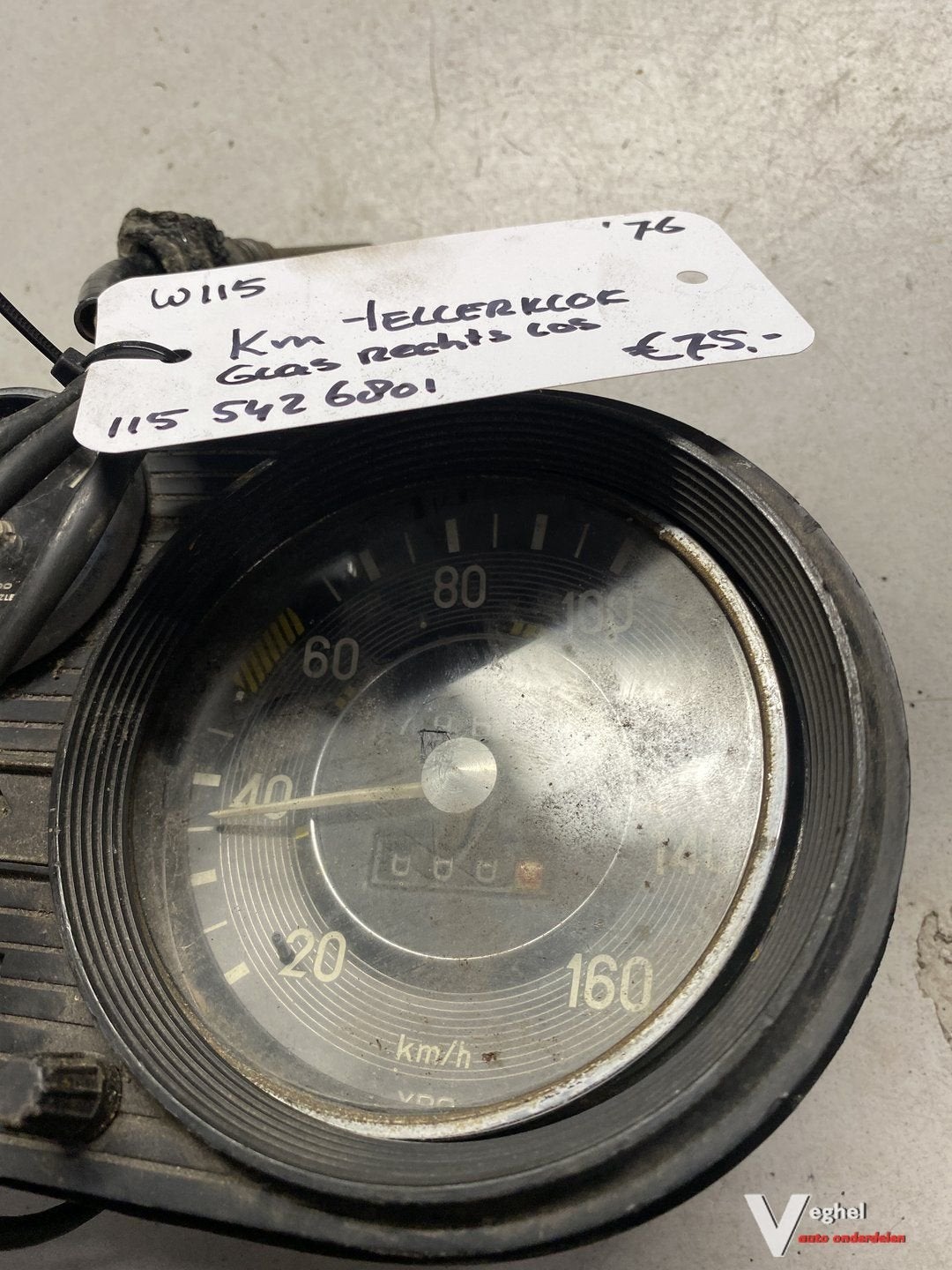 Mercedes W115 Km Tellerklok 115 542 6801 glas rechts los, Gebruikt, -, -, Ophalen of Verzenden