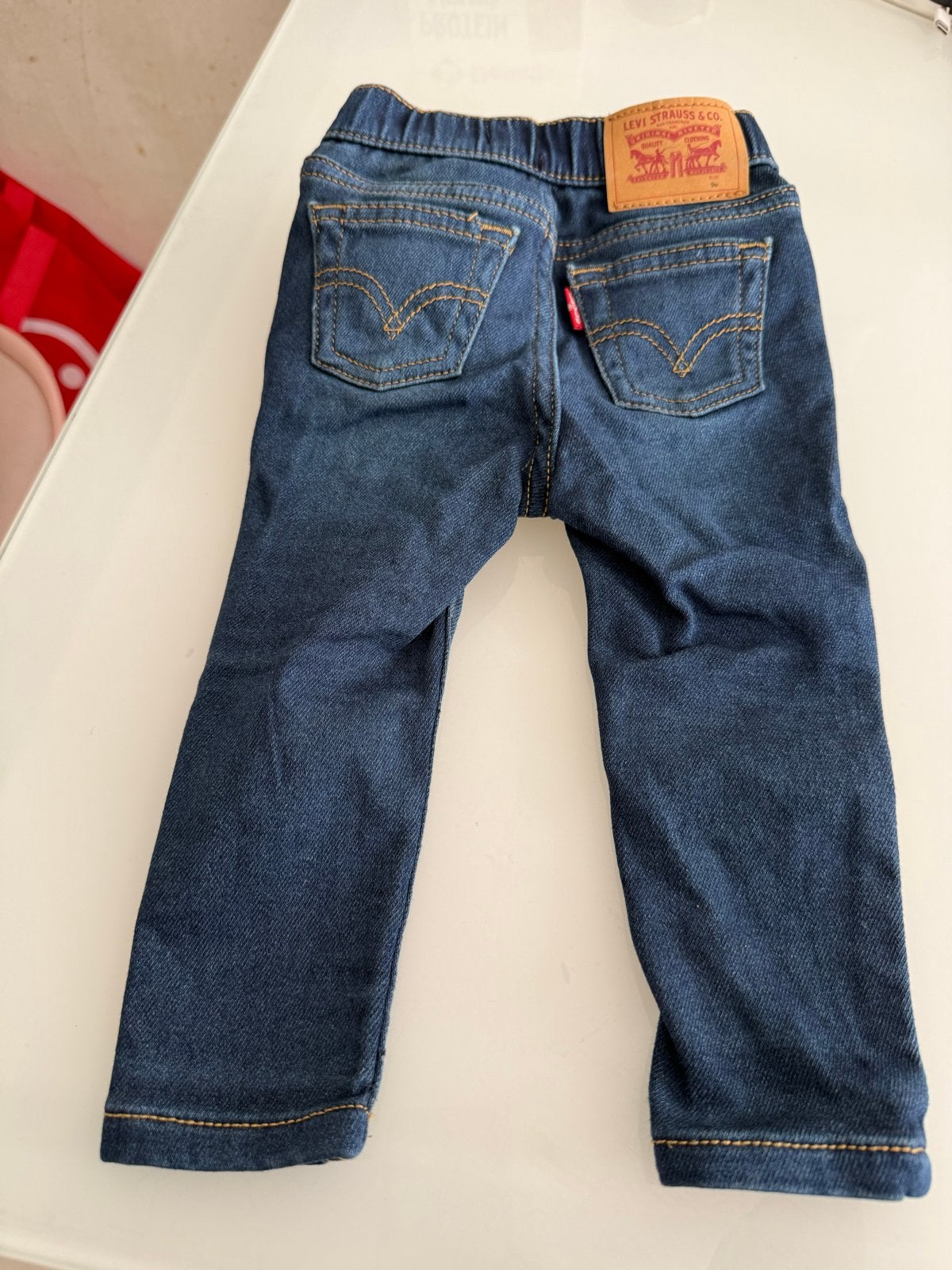 Levi's spijkerbroekje voor baby's maat 74, Ophalen of Verzenden, Zo goed als nieuw, Jongetje of Meisje