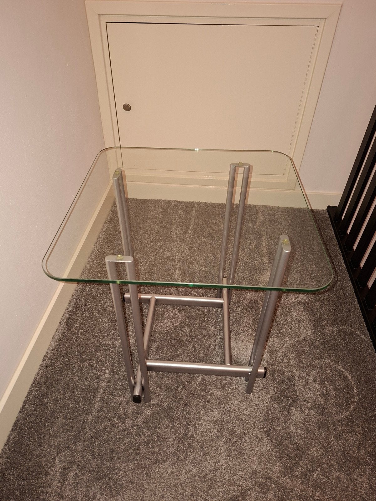 Bijzettafel glas met aluminium, Huis en Inrichting, Minder dan 55 cm, Vierkant, Ophalen, 45 tot 60 cm
