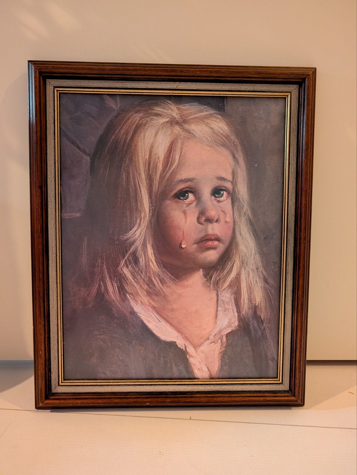 Vintage schilderij huilend meisje 55x44 cm, Doek, Portret of Personen, Realistisch, Ophalen of Verzenden