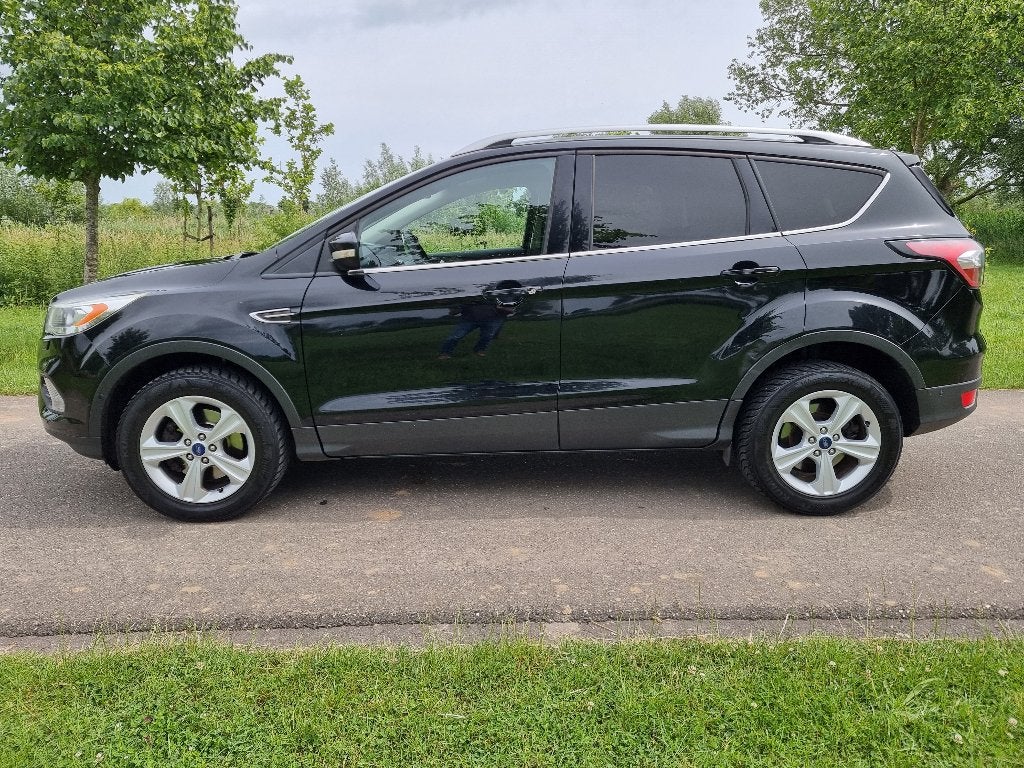 Ford Kuga 2.0 TDCI Titanium, navigatie, trekhaak, ECC, lmv, Voorwielaandrijving, Euro 6, Leder en Stof, Zwart