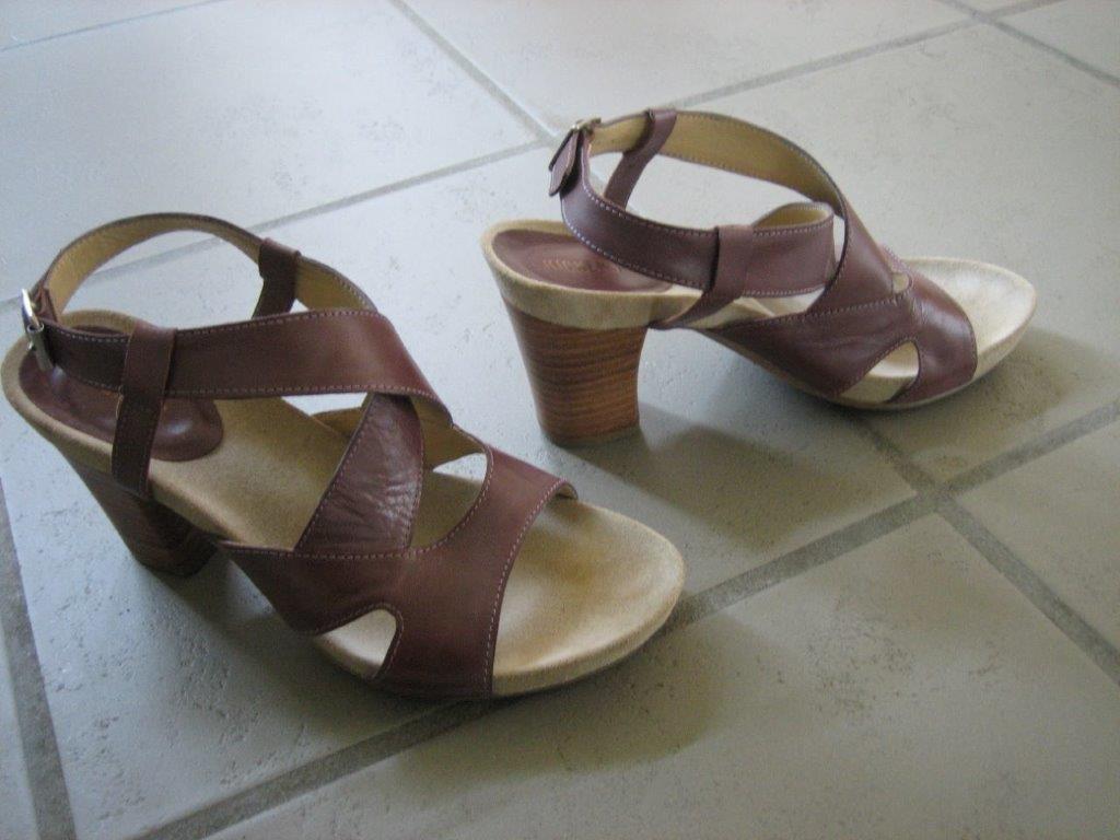 Comfortabele aubergine leren sandaaltjes KICKERS 37 Snazzeys, Overige kleuren, Verzenden, Nieuw, Sandalen of Muiltjes