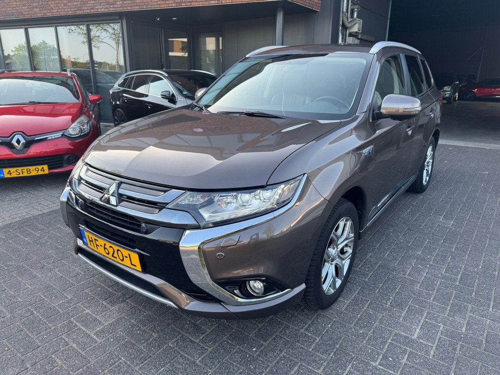 Mitsubishi Outlander 2.0 PHEV Instyle+ XENON 360 CAMERA LEDE, 1998 cc, Euro 6, 4 cilinders, Bruin