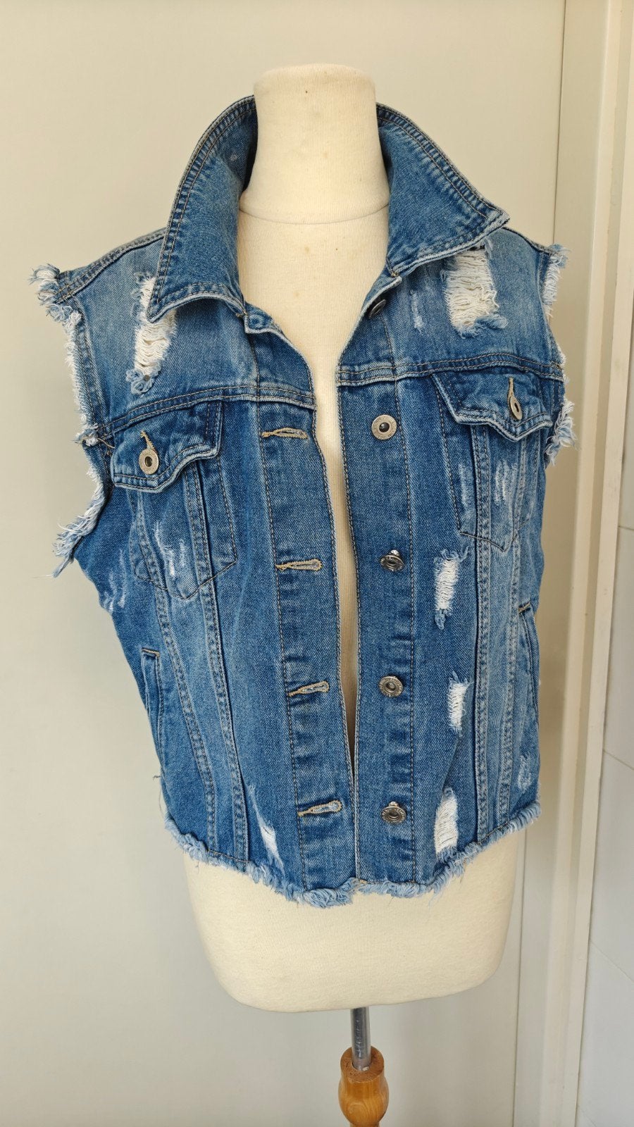 Stoer spijkergilet met distressed details van Daysie, maat M, Maat 38/40 (M), Daysie, Blauw, Ophalen of Verzenden