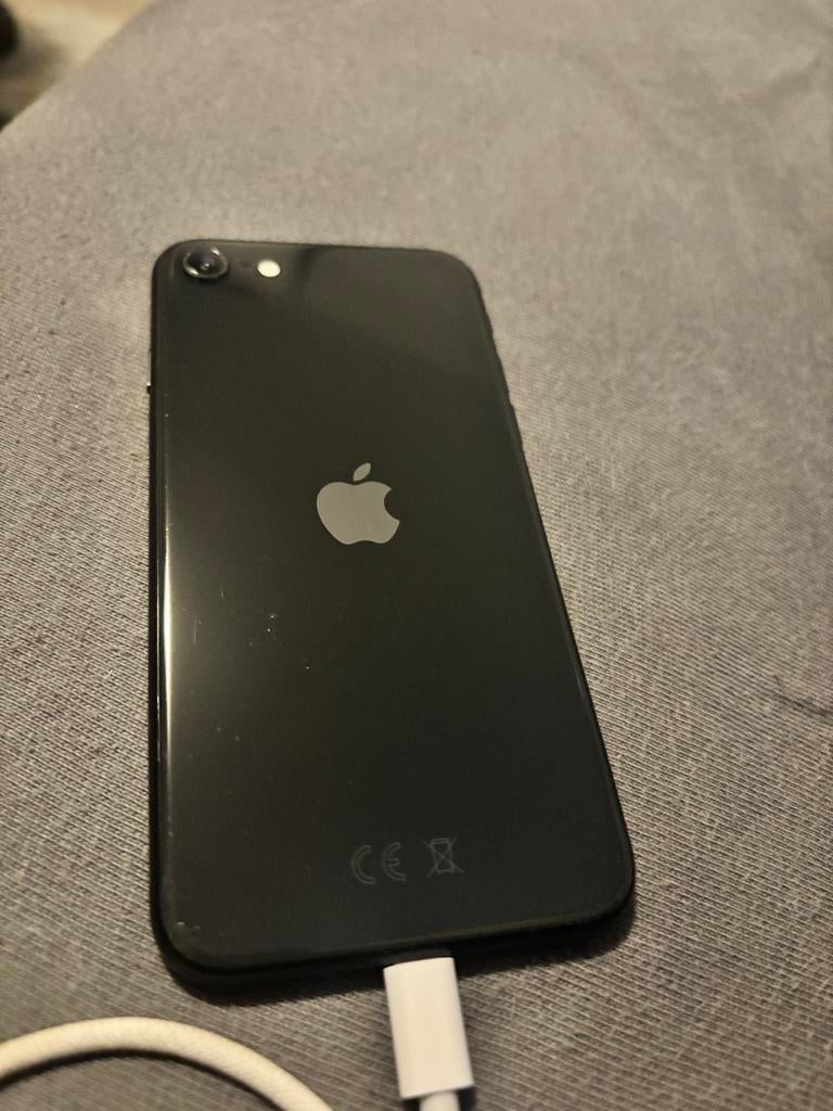 iPhone SE 2020 - Goed werkend met lichte schermschade, Telecommunicatie, Mobiele telefoons | Apple iPhone, Gebruikt, 128 GB, Zonder abonnement