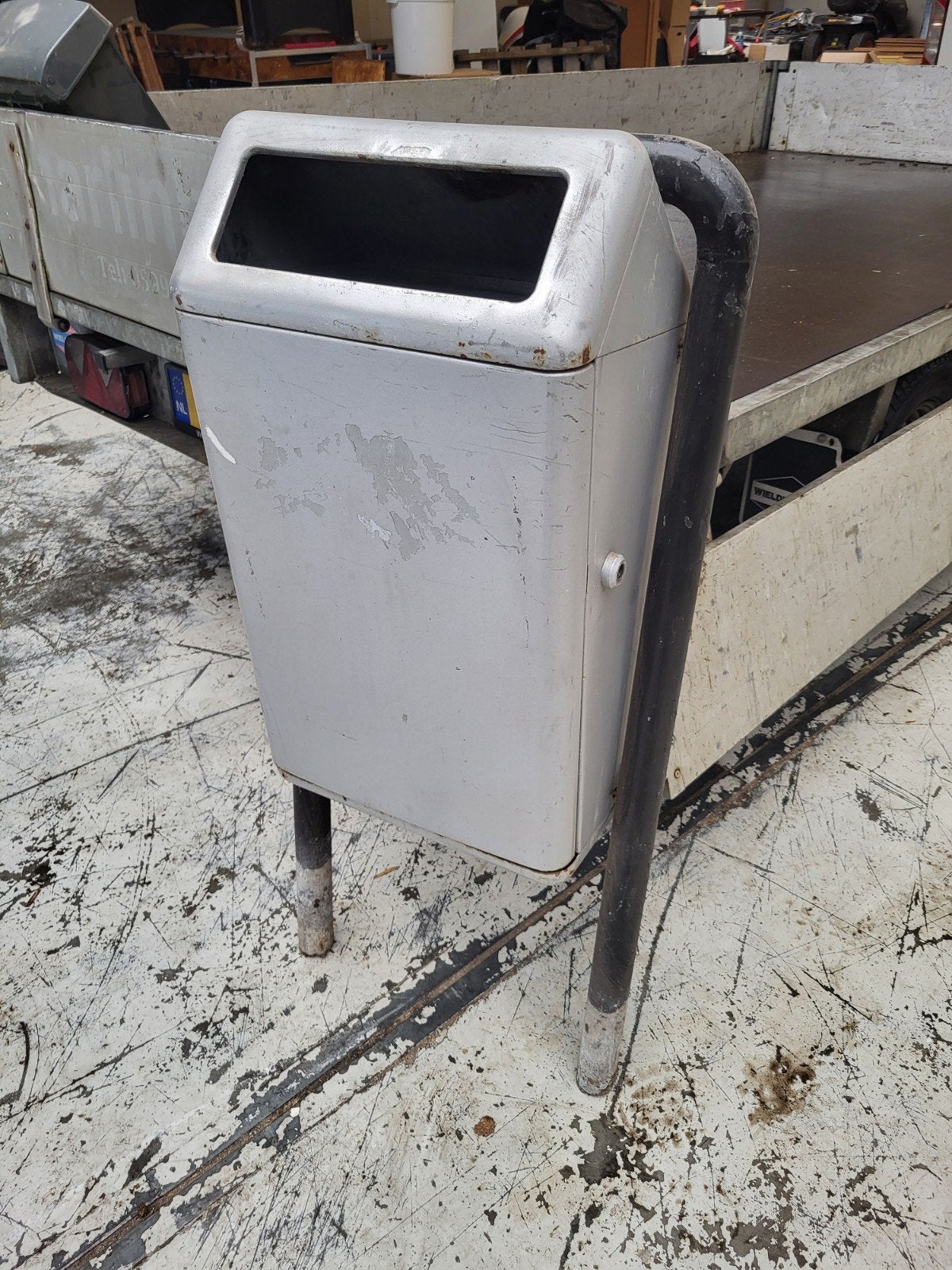 Metalen afvalbak, Ophalen, Gebruikt, 30 tot 40 liter, 75 – 100
