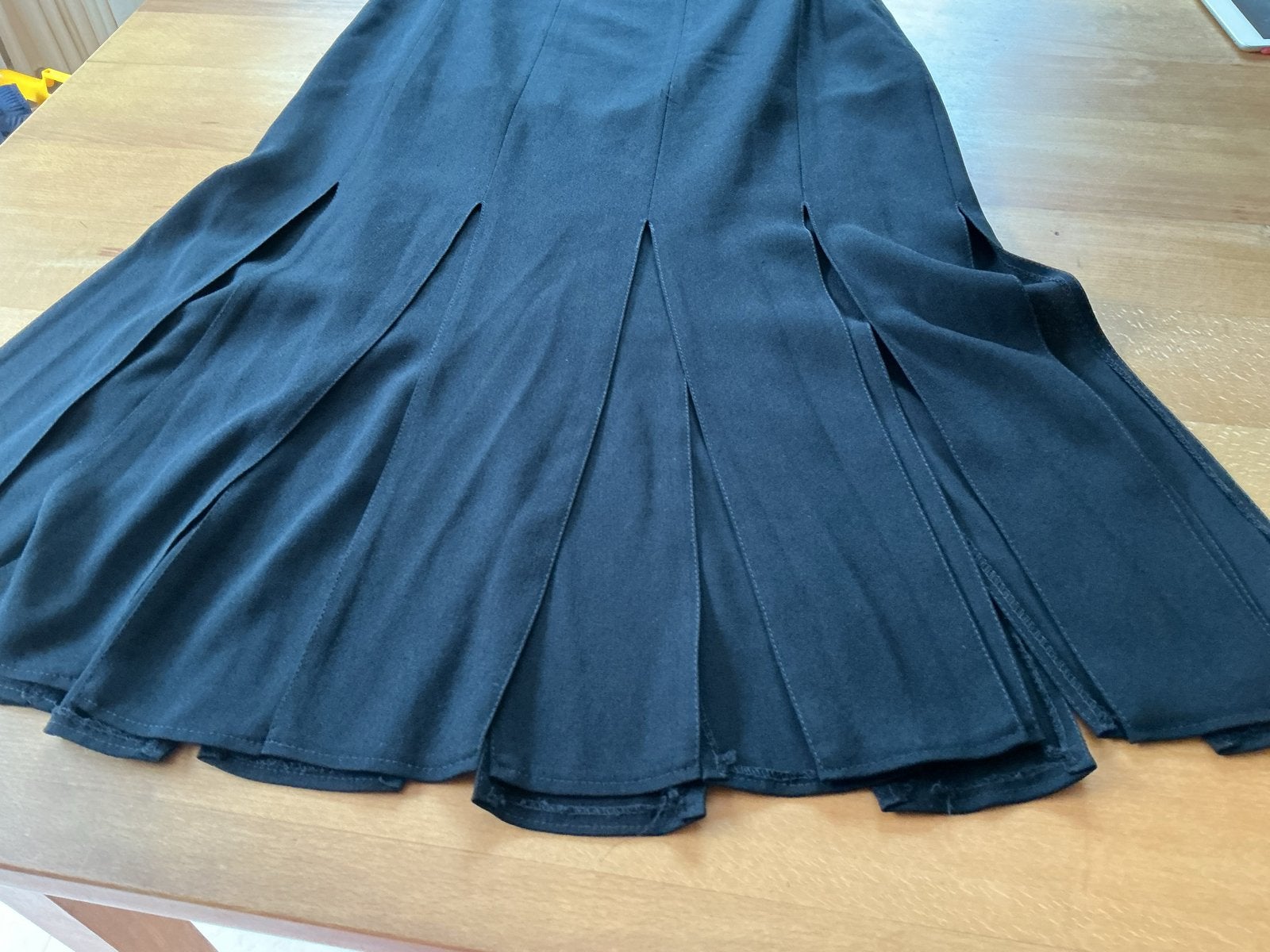 Zwarte Bardehle rok, maat 44, elegant zwierig model, Ophalen, Zwart, Maat 42/44 (L), Zo goed als nieuw