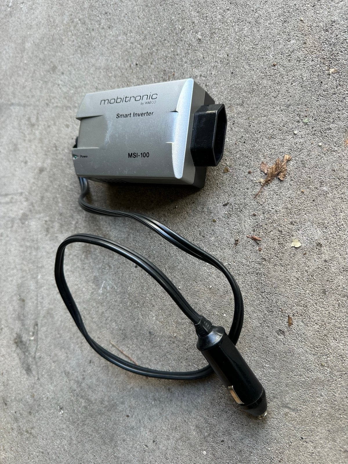 Mobitronic MSI-100 Smart Inverter 12V naar 220V, Ophalen, Gebruikt