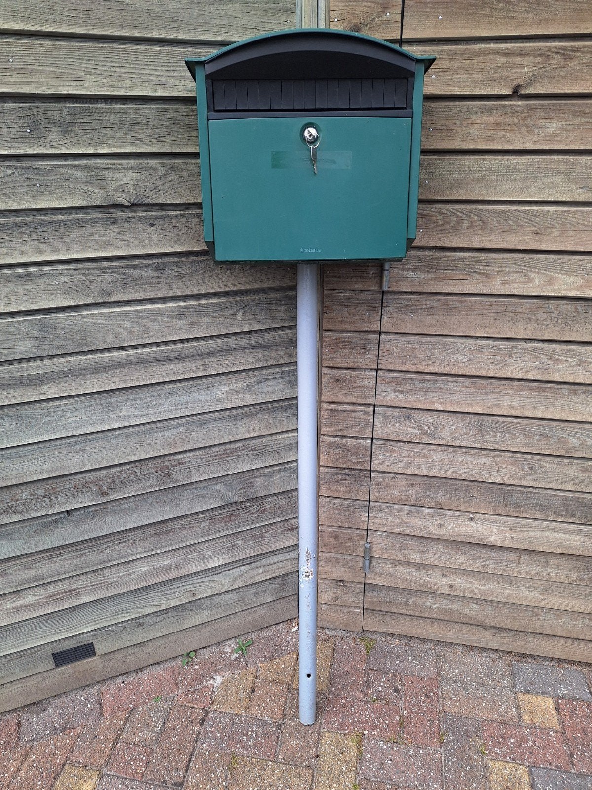 Brabantia brievenbus met paal, 2 sleutels, 150cm buis, Ophalen, Gebruikt, Staal, Staande brievenbus