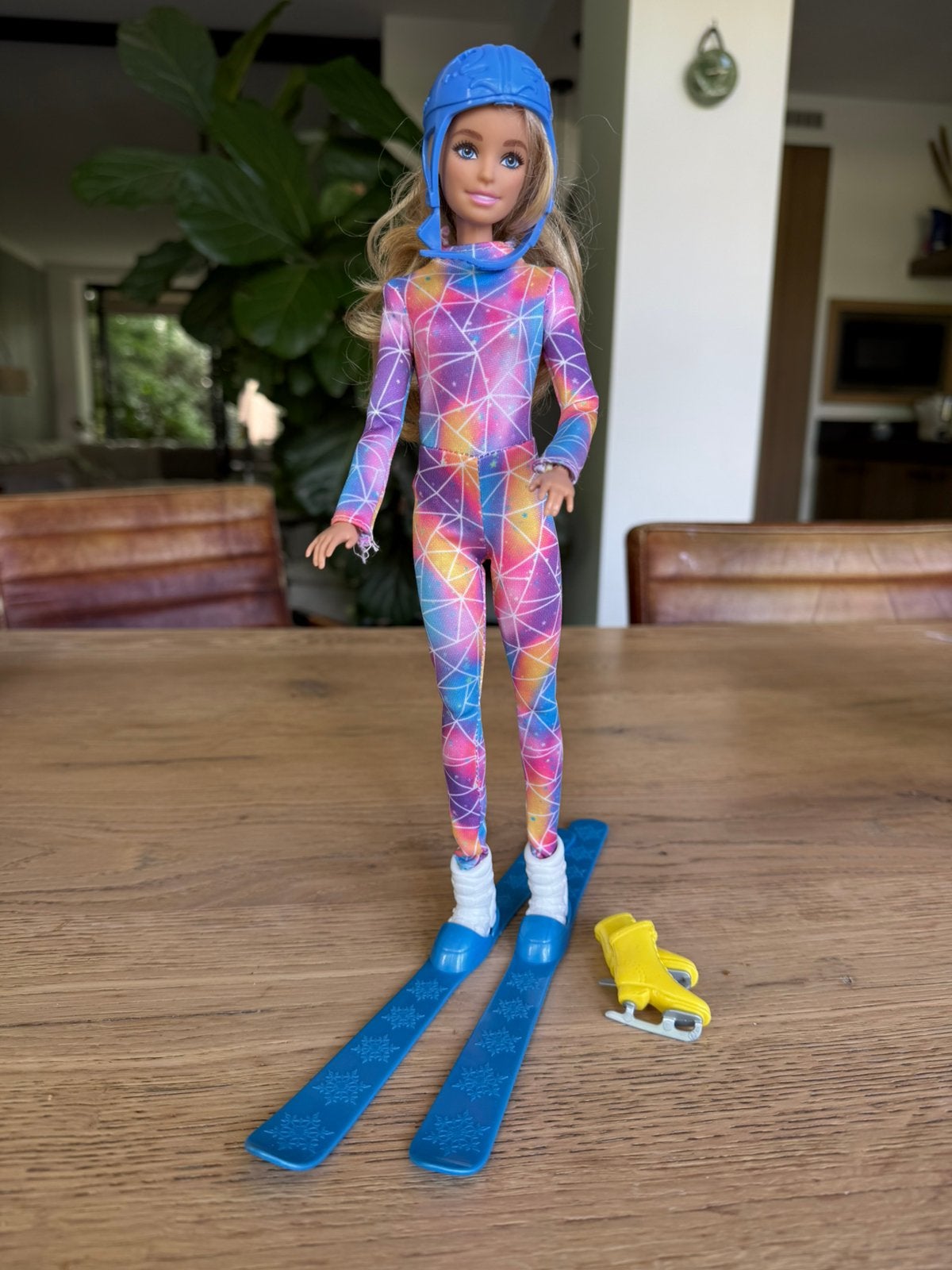 Leuke ski / schaats barbie., Ophalen of Verzenden, Zo goed als nieuw, 146 t/m 152, Meisje