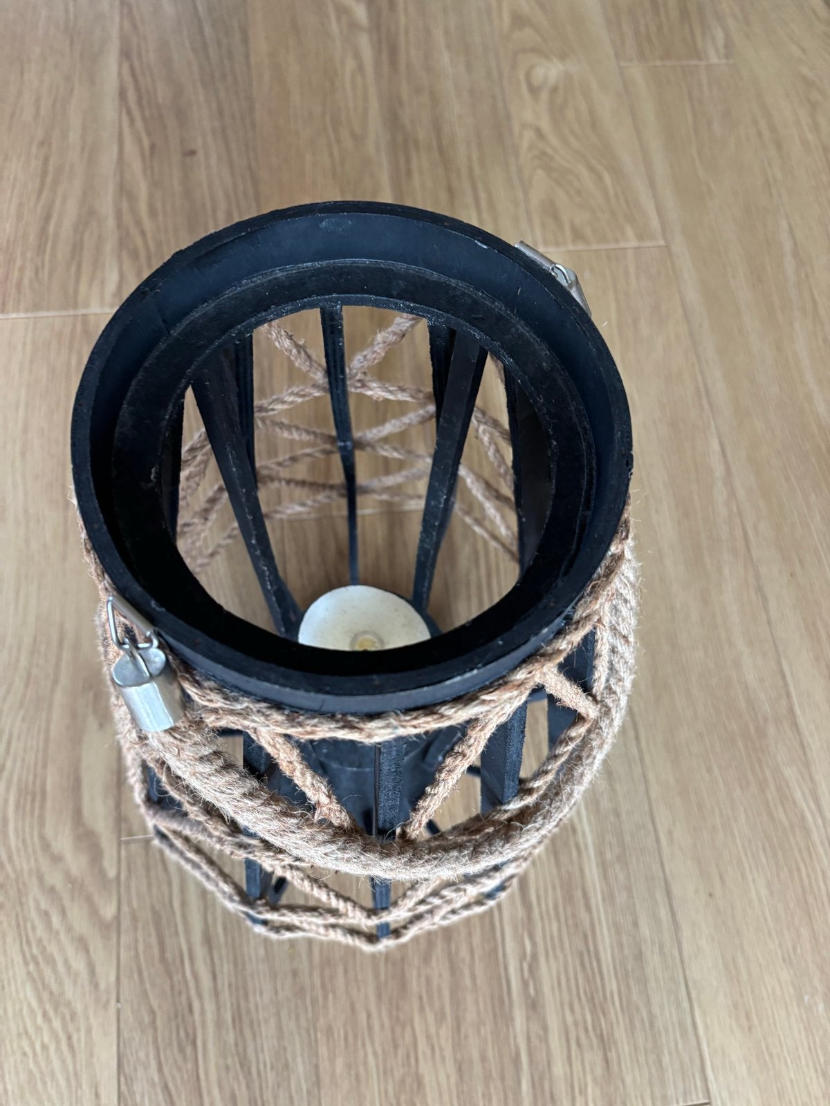 Sfeerlicht van hout en touw - 57 cm hoog, Windlicht, Gebruikt, Zwart, Ophalen of Verzenden