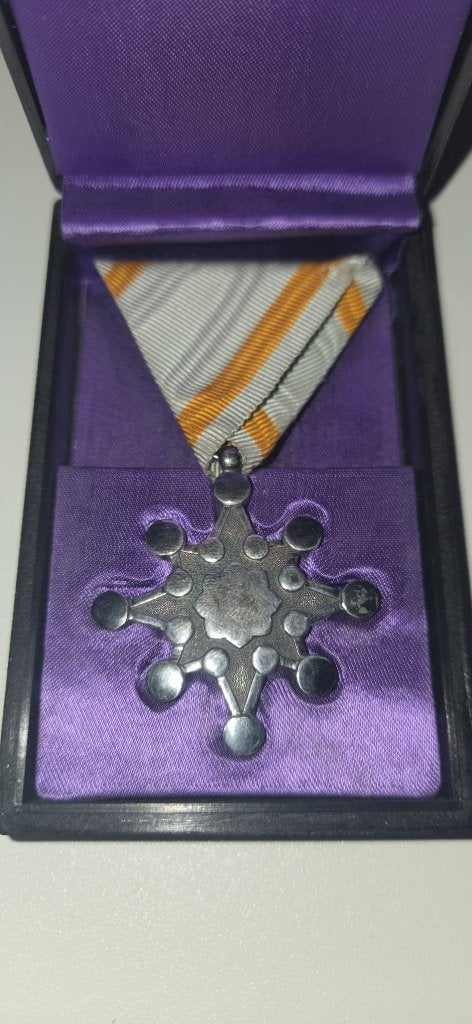The Order Of The Sacred Treasure 8e Klasse, Verzamelen, Ophalen of Verzenden, Marine, Azië, Lintje, Medaille of Wings