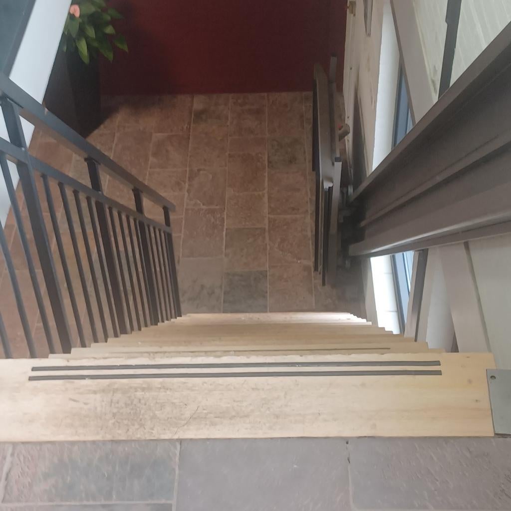 Te koop traplift, Ophalen