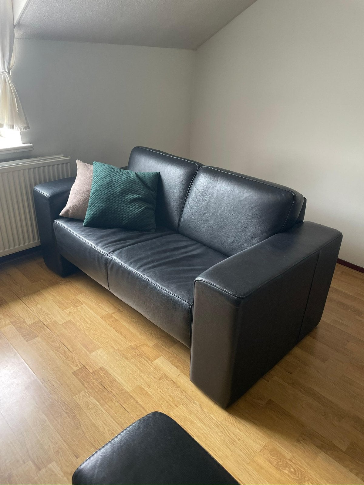 Zwarte leren banken (2-zits en 3-zits), Huis en Inrichting, Ophalen, Gebruikt, Zwart, Tweepersoons