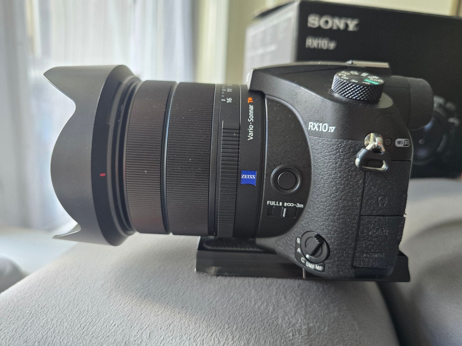 Sony RX10 IV Bridgecamera - Perfect voor elke fotograaf, Screenprotector, Ophalen of Verzenden, Zo goed als nieuw, Sony