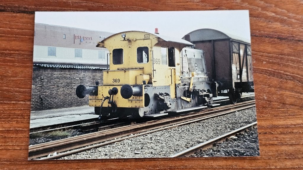 Foto TREIN NS Nederlandse Spoorwegen Diesel Loc 369 SIK, Verzenden, Gebruikt, Tram, Overige typen
