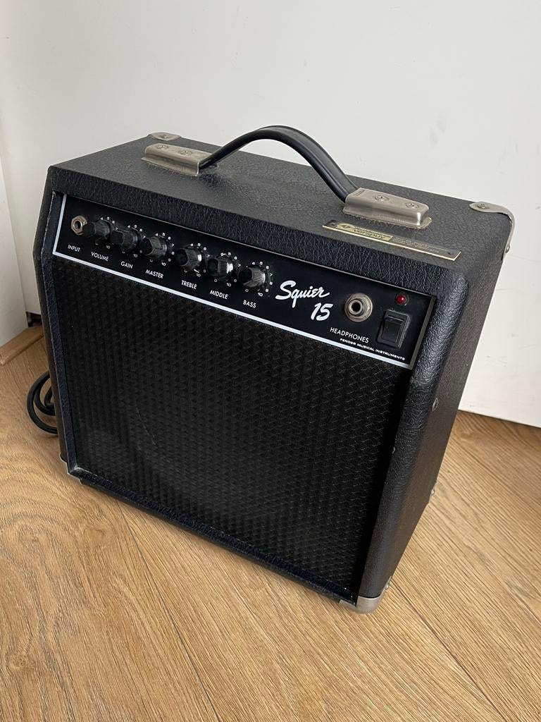 Fender Squier SQ-15 gitaar versterker, Muziek en Instrumenten, Versterkers | Bas en Gitaar, Ophalen of Verzenden, Zo goed als nieuw