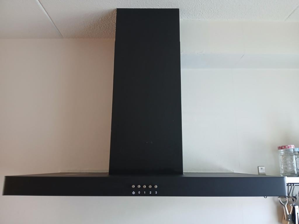 Mat zwarte afzuigkap (Smeg), Witgoed en Apparatuur, Afzuigkappen, Ophalen, Gebruikt, Wandschouwkap, 400 tot 600 m³ per uur