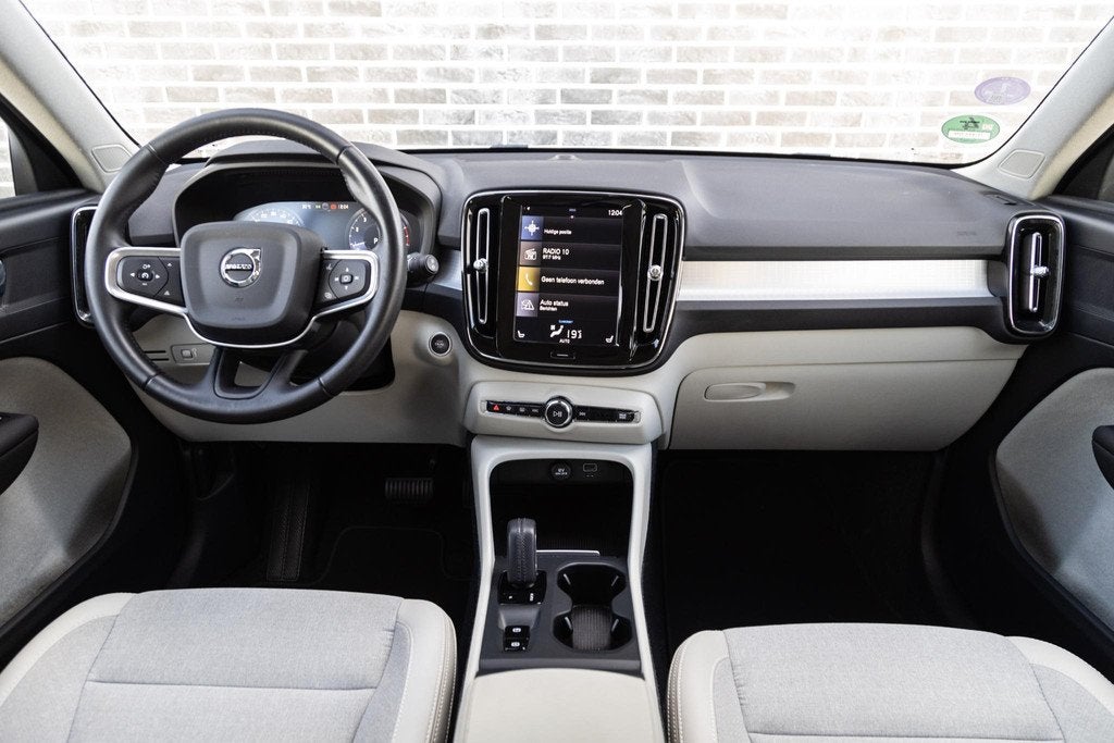 Volvo XC40 1.5 T3 Momentum Pro | Achteruitrijcamera | Parkee, Auto's, 12 maanden, Gebruikt, Euro 6, Leder en Stof