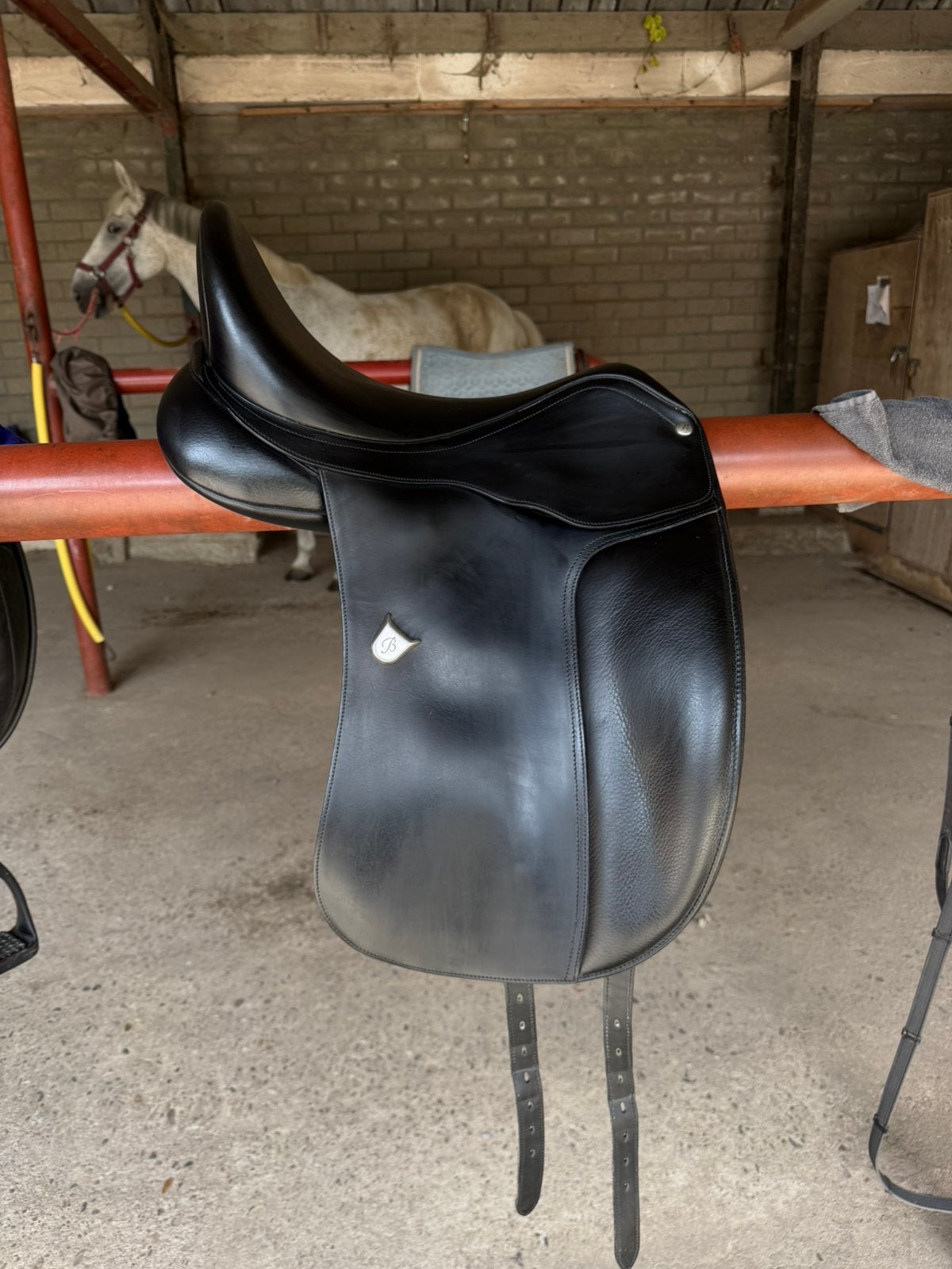 Bates dressuur zadel 17,5 inch, Ophalen, Zo goed als nieuw, Dressuur