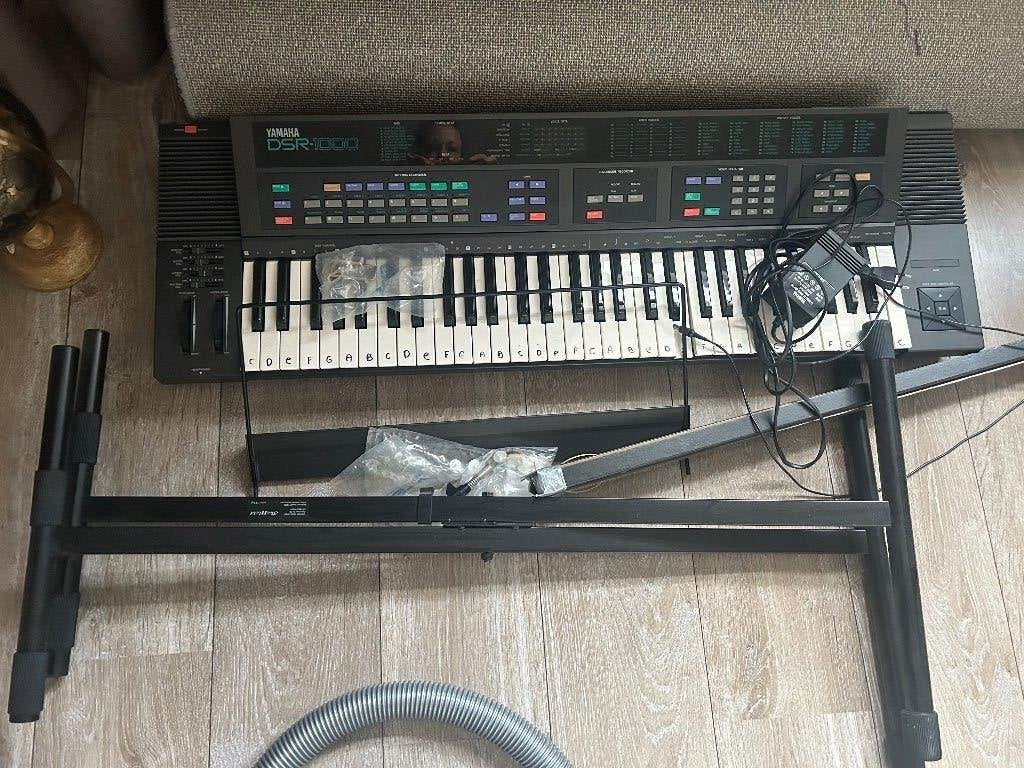 Yamaha keyboard, Yamaha, Ophalen of Verzenden, Met standaard, 61 toetsen