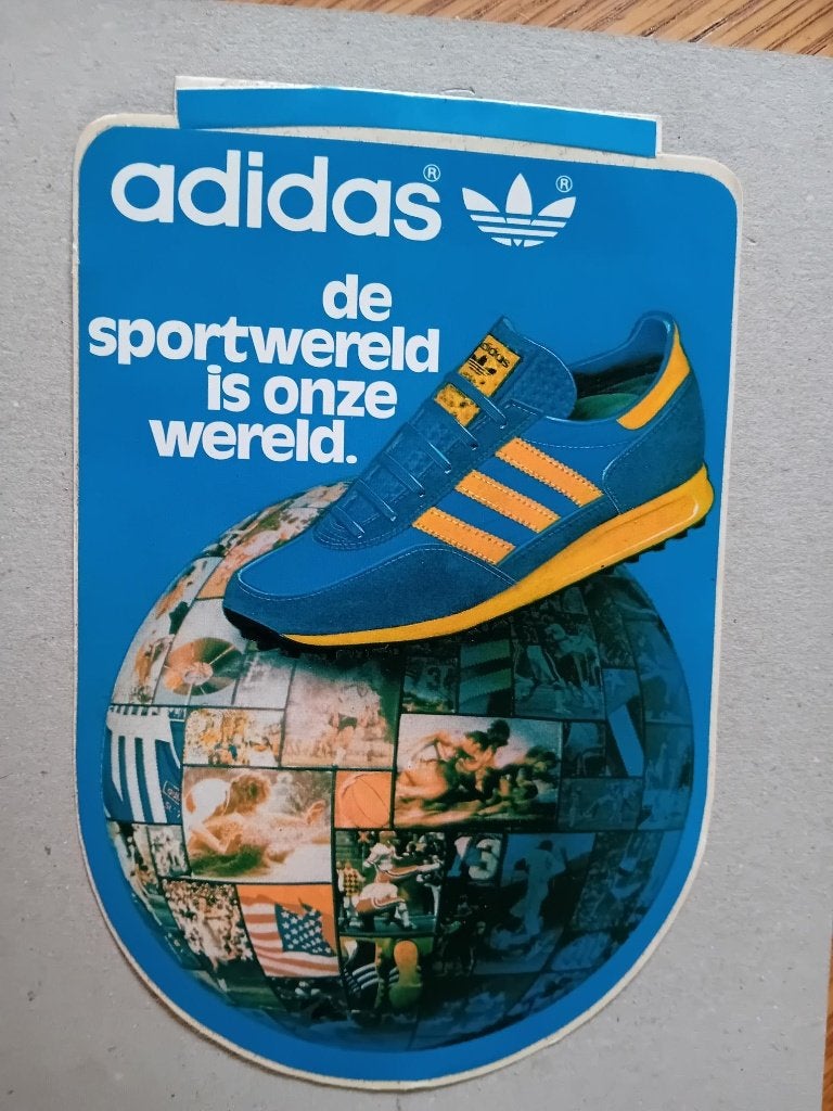 Adidas sticker De sportwereld is onze wereld 15,5x10,5cm, Ophalen of Verzenden, Zo goed als nieuw, Bedrijf of Vereniging