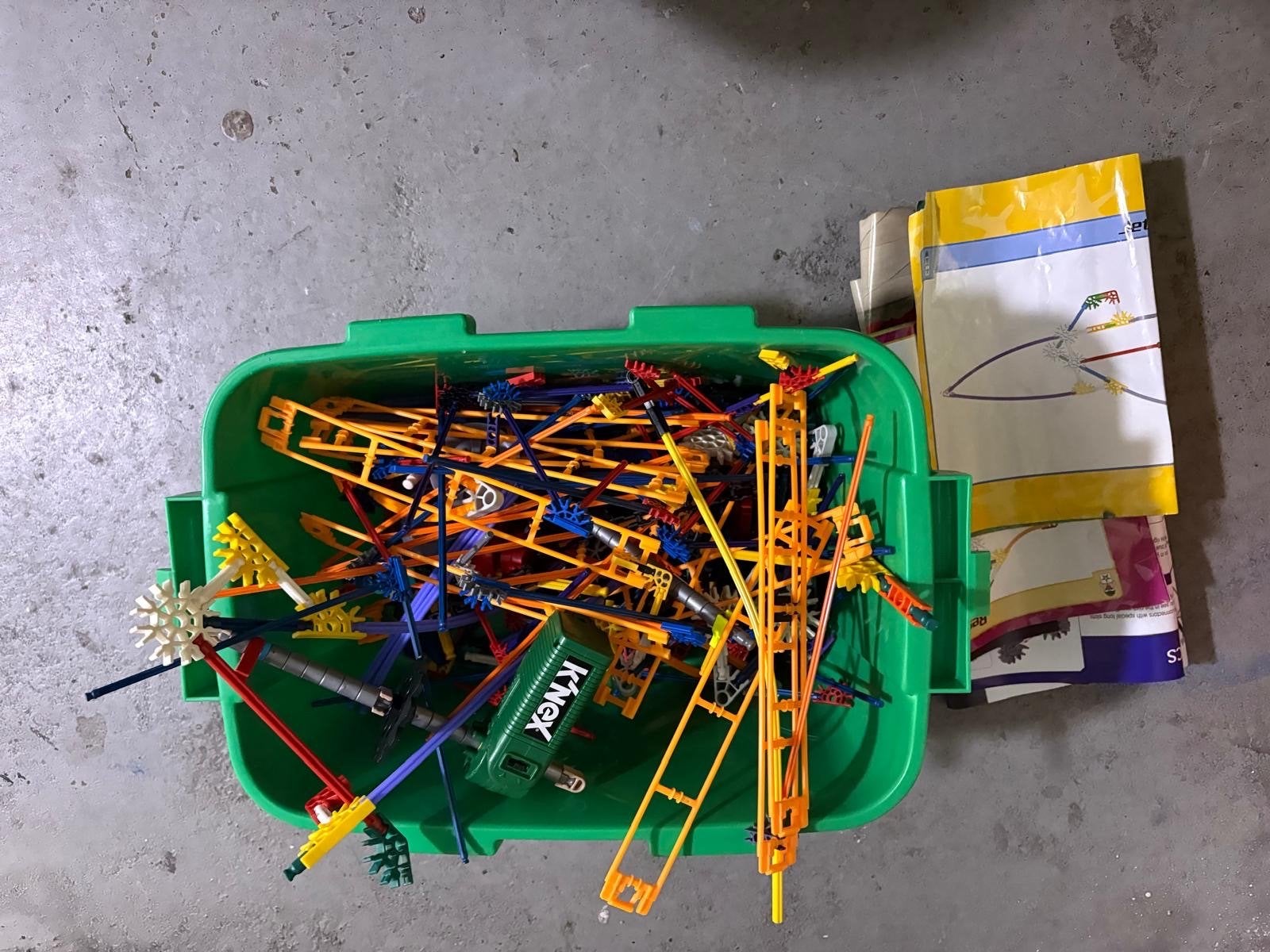 Grote bak K'nex met motor en handleidingen, Kinderen en Baby's, Speelgoed | Bouwstenen, Ophalen of Verzenden, Gebruikt, K'nex