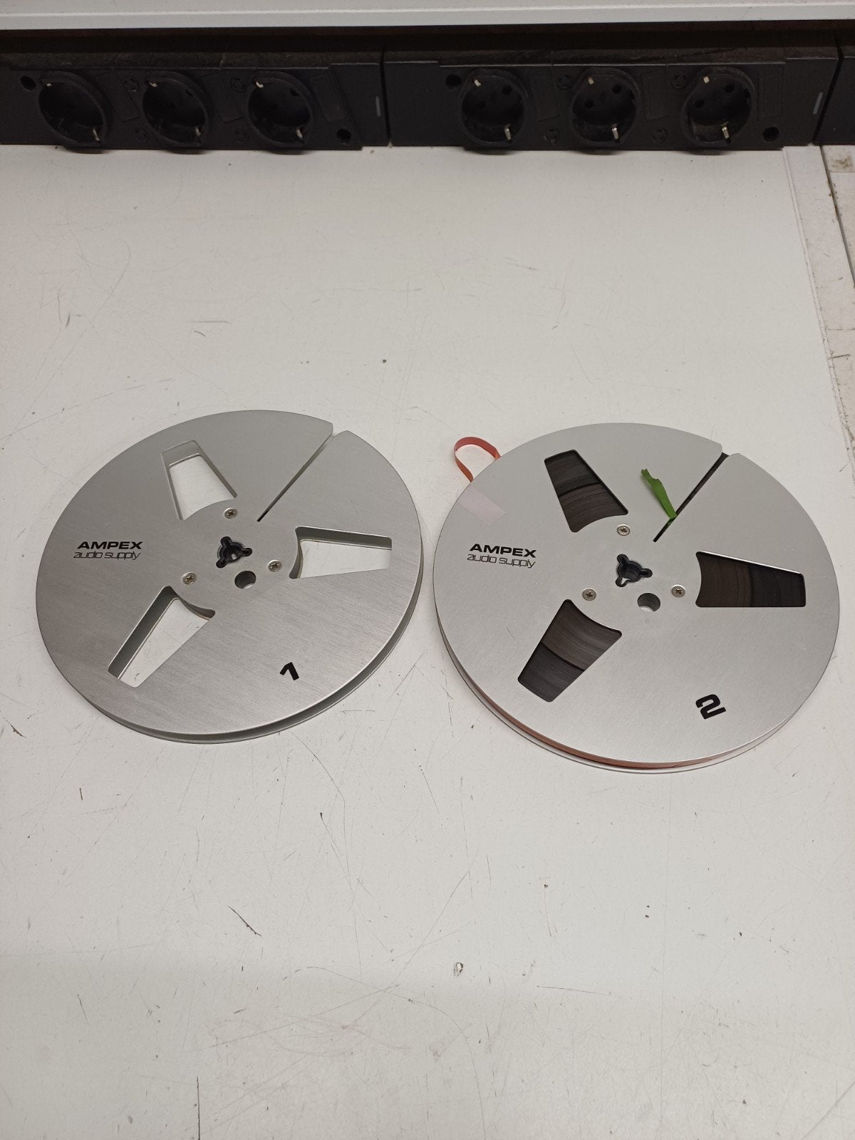 Ampex 18cm metalen spoelen, waarvan 1 met band, Audio, Tv en Foto, Ophalen of Verzenden, Onderdeel, Met banden